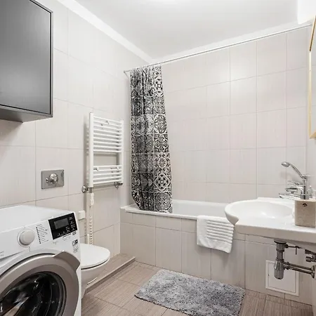 Business In Jaksto Street Appartamento *