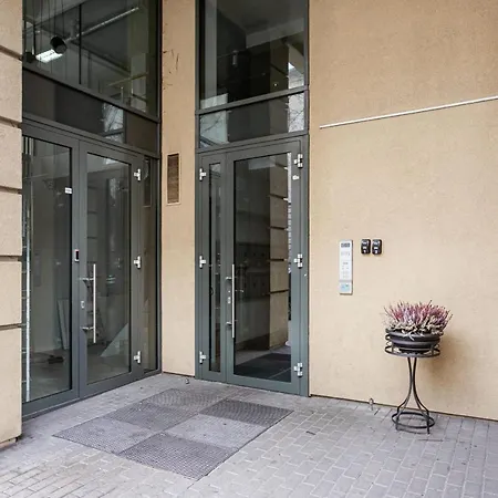 Business In Jaksto Street شقة *