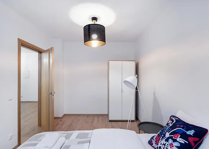 Business In Jaksto Street *